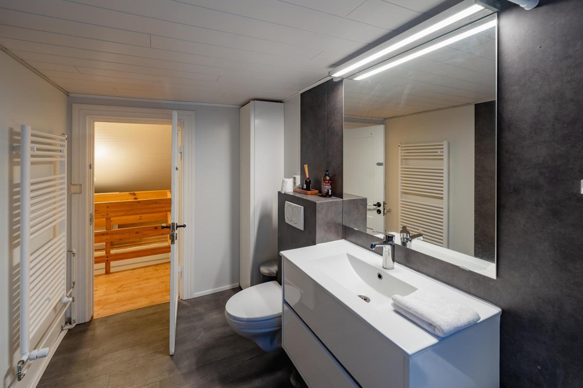 Day Dream Central Akureyri Three Bedroom Apt 외부 사진
