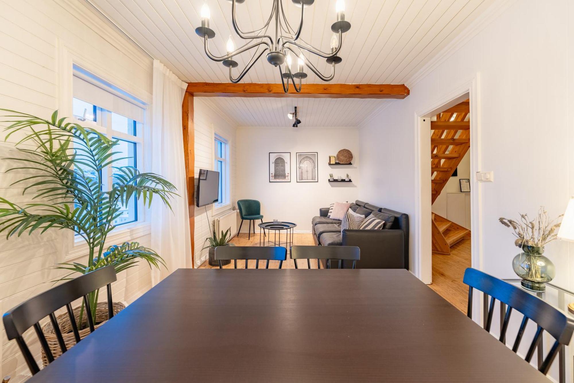 Day Dream Central Akureyri Three Bedroom Apt 외부 사진