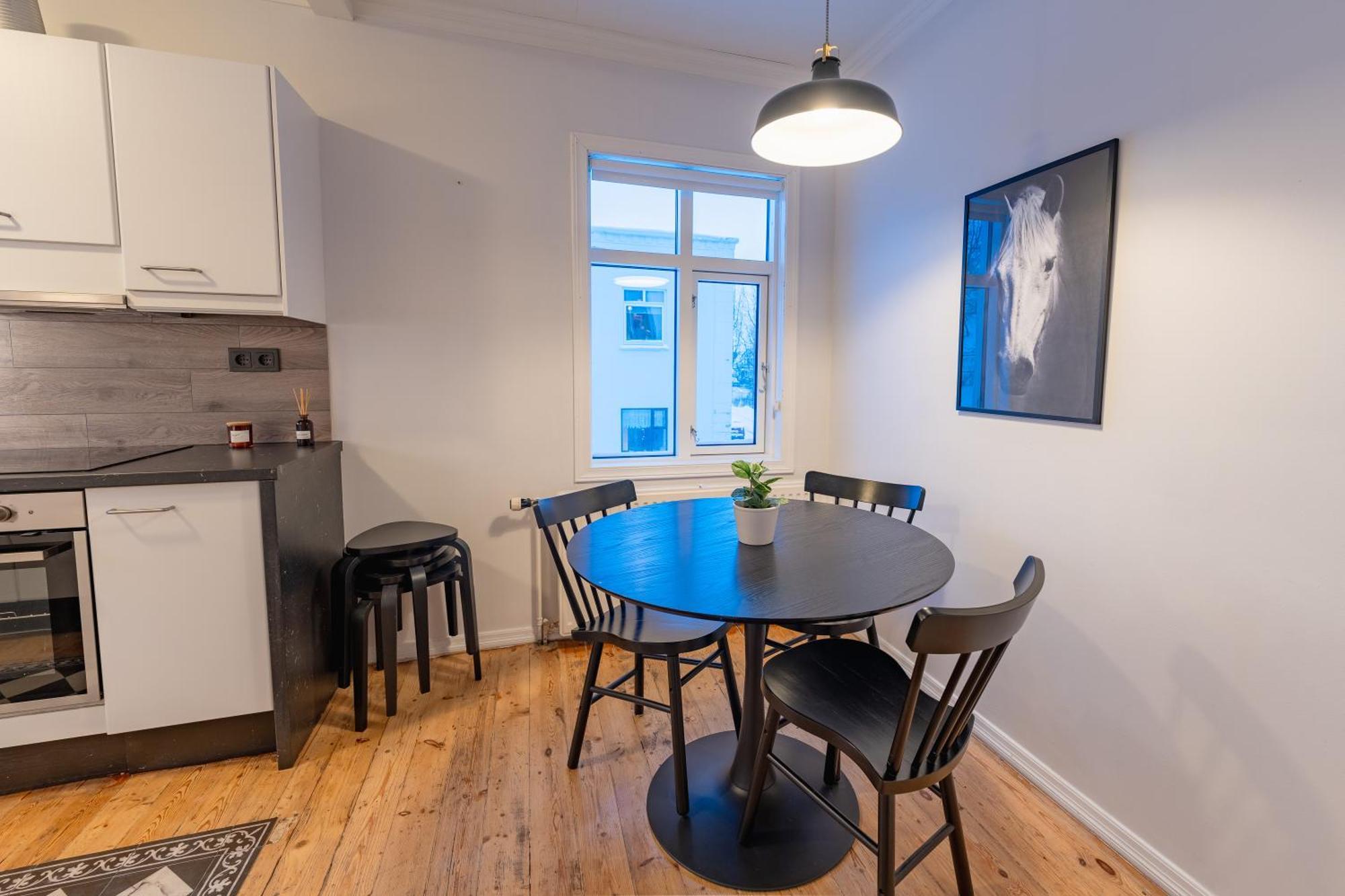Day Dream Central Akureyri Three Bedroom Apt 외부 사진
