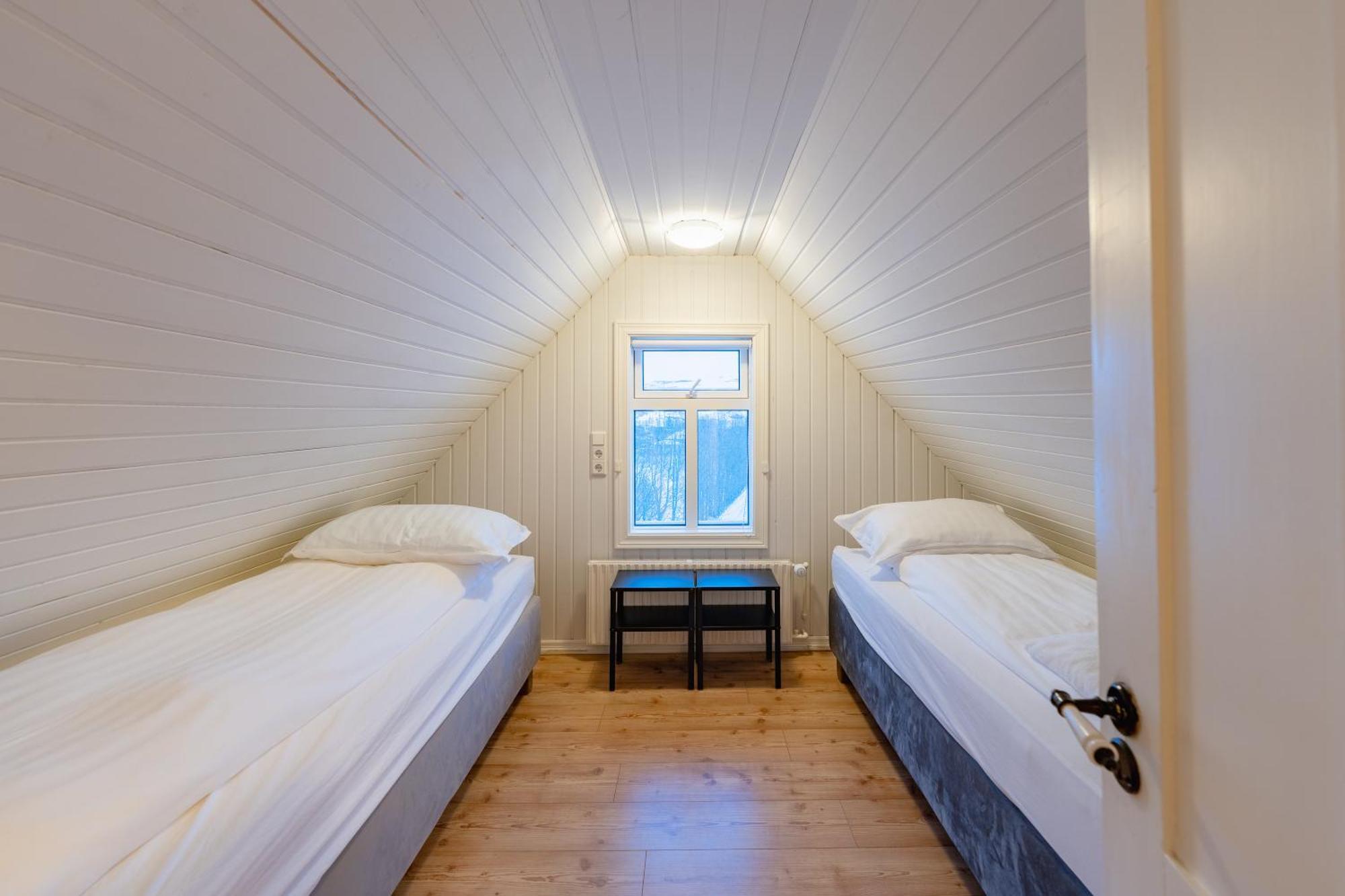 Day Dream Central Akureyri Three Bedroom Apt 외부 사진