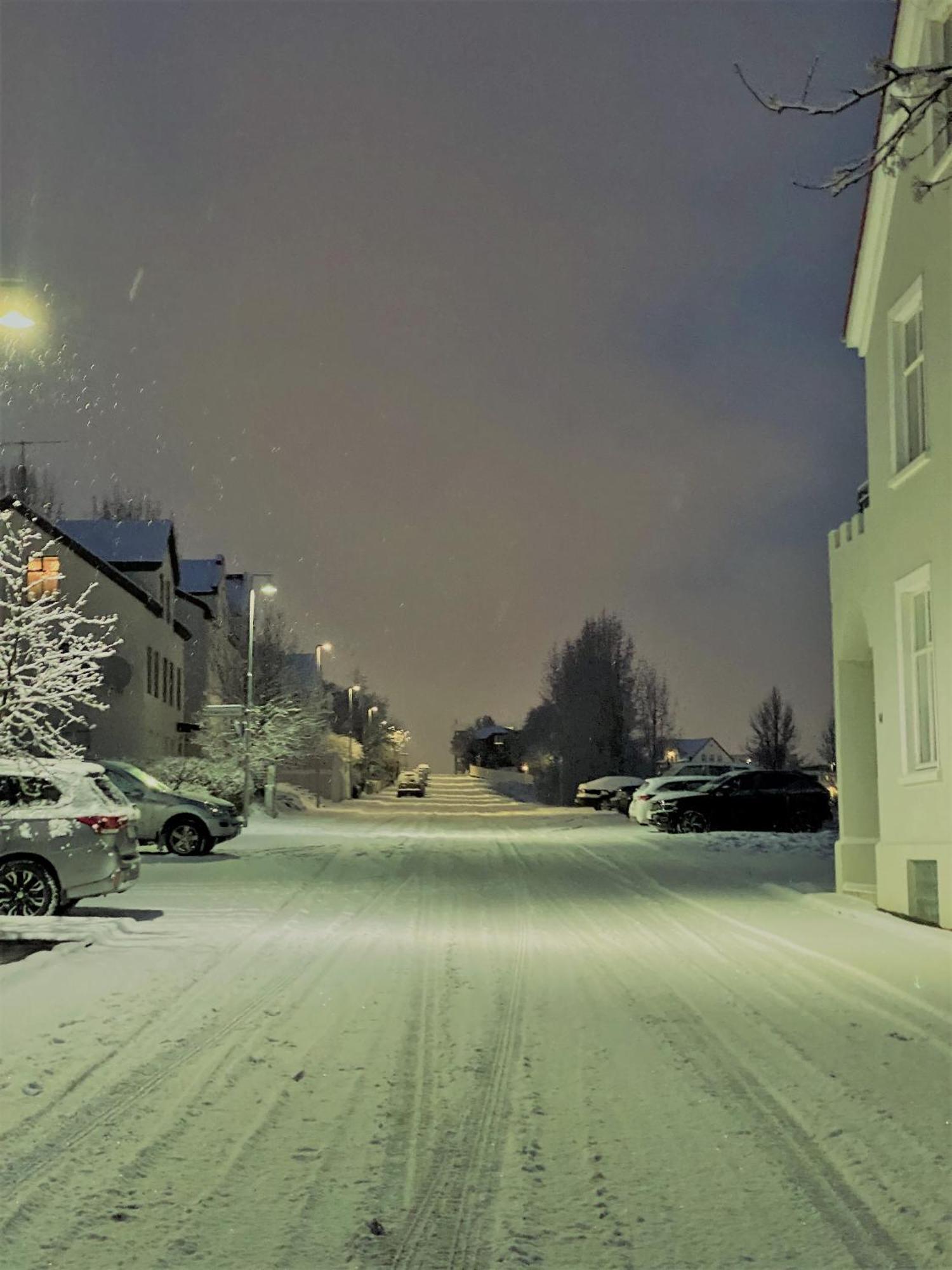 Day Dream Central Akureyri Three Bedroom Apt 외부 사진